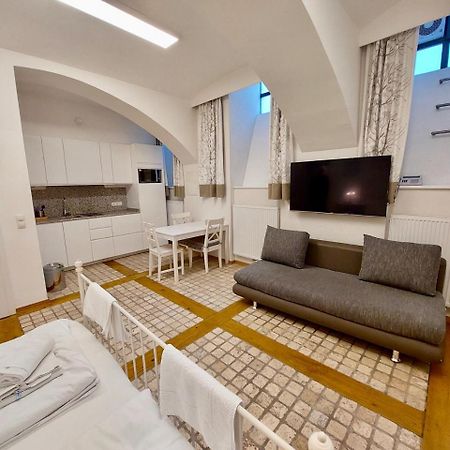 Modern Studios Near City Center Wina Bagian luar foto