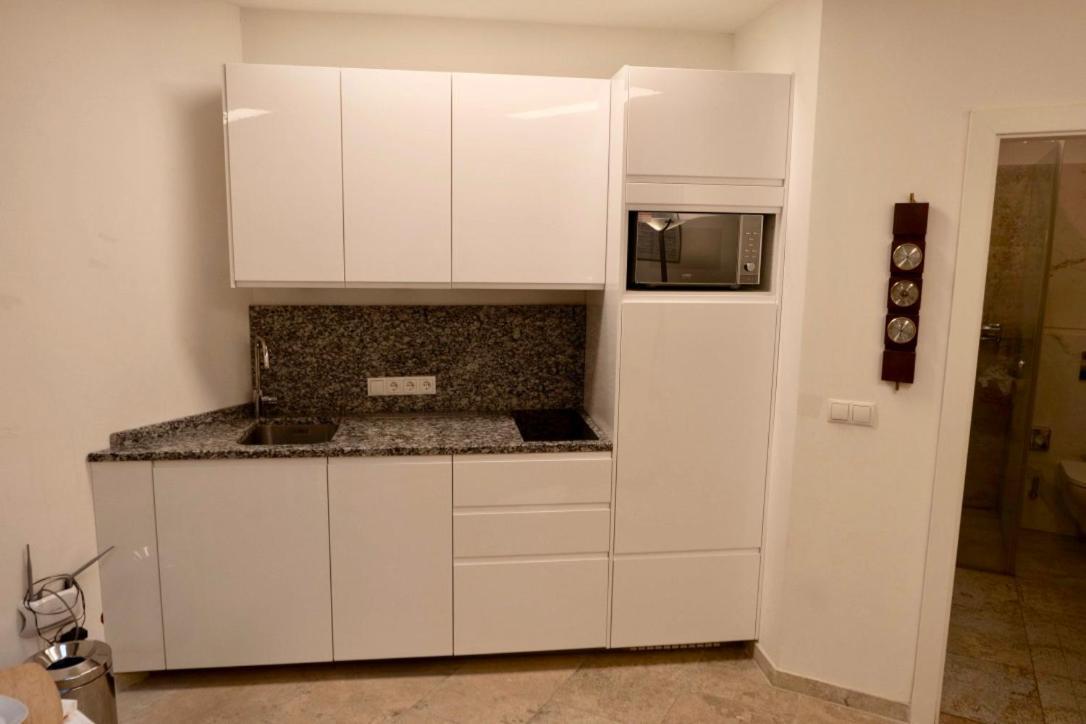 Modern Studios Near City Center Wina Bagian luar foto