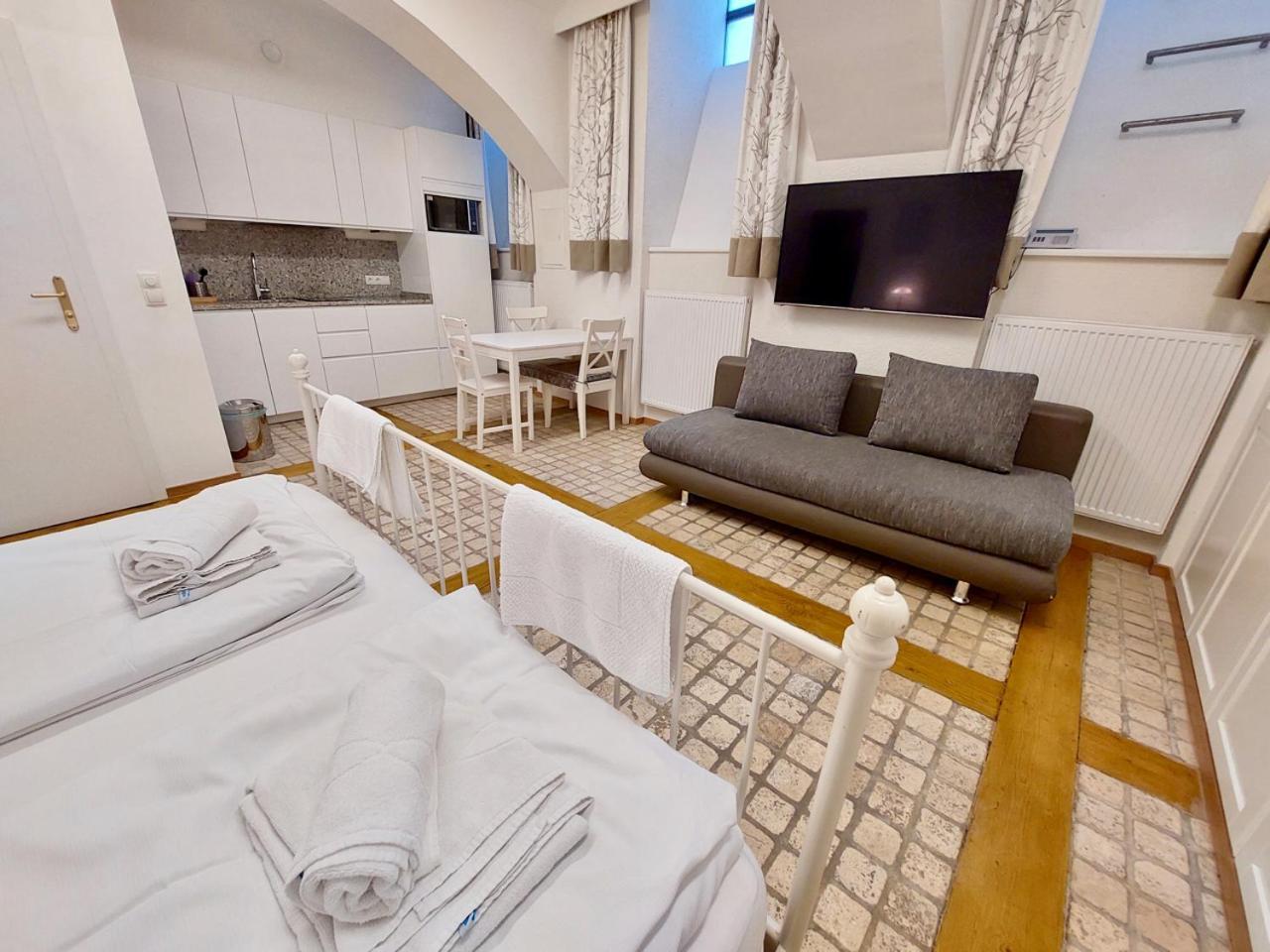 Modern Studios Near City Center Wina Bagian luar foto