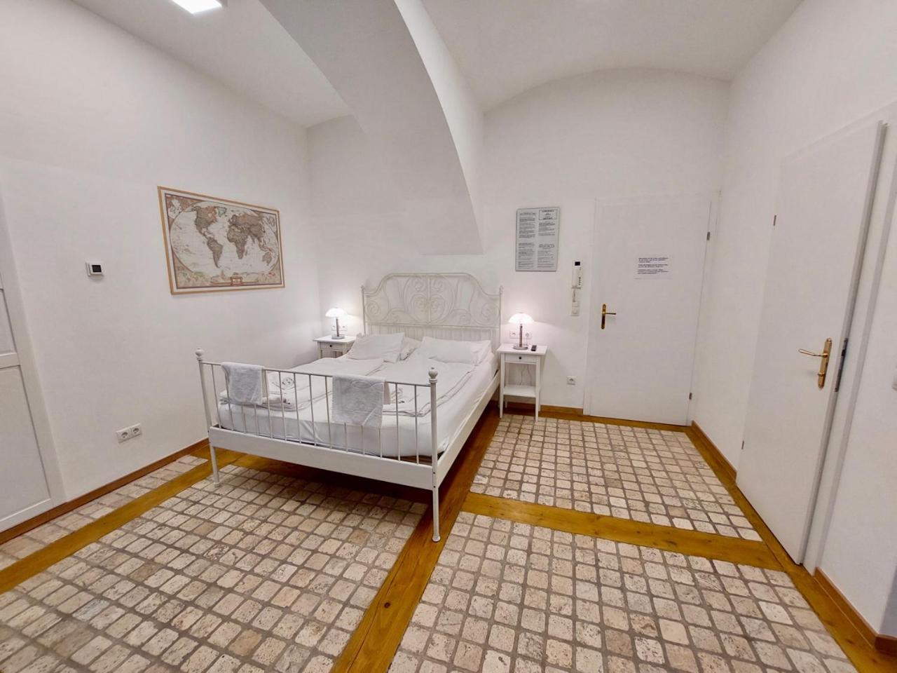 Modern Studios Near City Center Wina Bagian luar foto