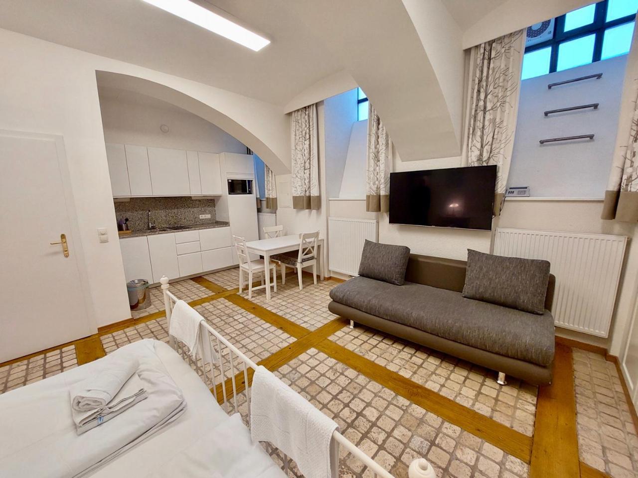 Modern Studios Near City Center Wina Bagian luar foto