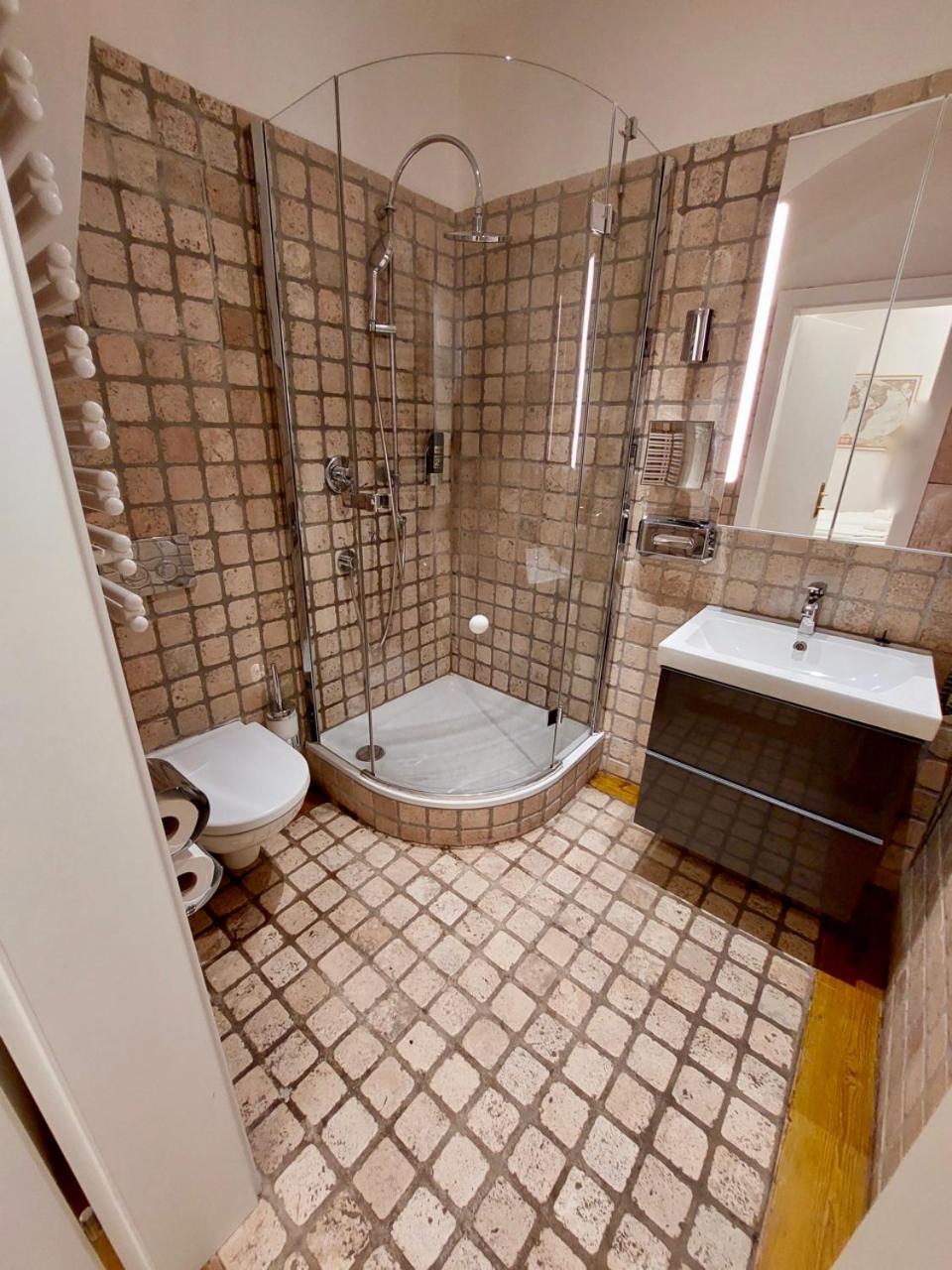 Modern Studios Near City Center Wina Bagian luar foto