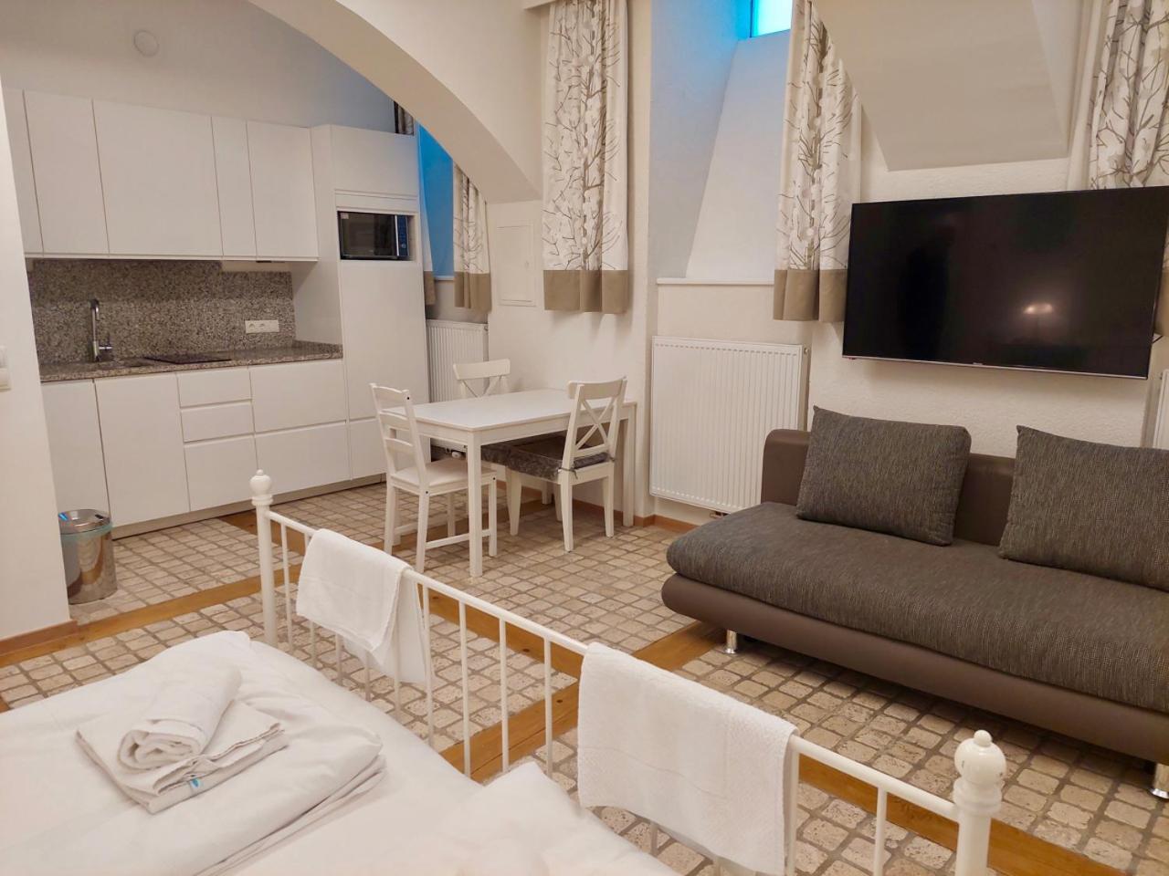 Modern Studios Near City Center Wina Bagian luar foto